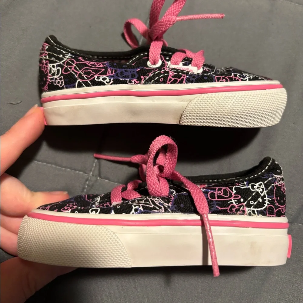 VANS Toddlers Classic Hello Kitty Sneakers Size 4